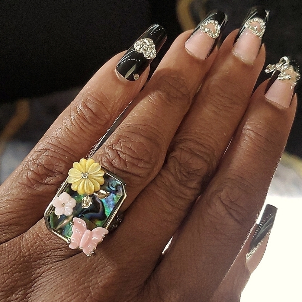 Jardin Collection Abalone Shell Mother Of Pearl Ring - Picture 2 of 9